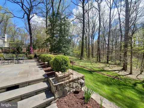 Exterior - 7713 Crossover Dr, Mclean, VA 22102 photo 14 of 14