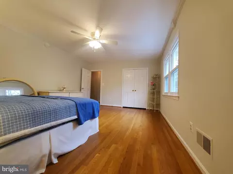 Bedroom - 7713 Crossover Dr, Mclean, VA 22102 photo 6 of 10