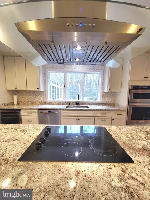 Kitchen - 7713 Crossover Dr, Mclean, VA 22102 photo 4 of 5