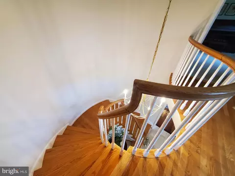 Entry Way - 7713 Crossover Dr, Mclean, VA 22102 photo 4 of 10