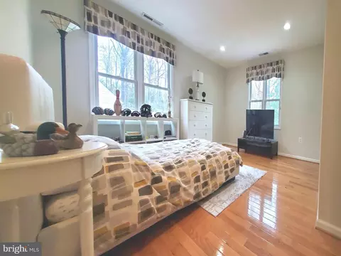 Bedroom - 7713 Crossover Dr, Mclean, VA 22102 photo 7 of 10