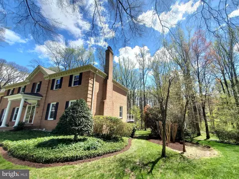 Exterior - 7713 Crossover Dr, Mclean, VA 22102 photo 4 of 14