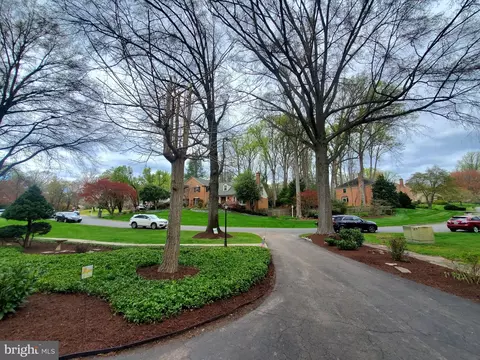 Exterior - 7713 Crossover Dr, Mclean, VA 22102 photo 5 of 14