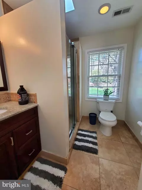 Bath - 7713 Crossover Dr, Mclean, VA 22102 photo 9 of 9