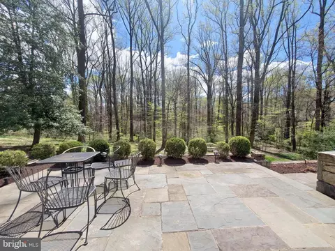 Exterior - 7713 Crossover Dr, Mclean, VA 22102 photo 13 of 14