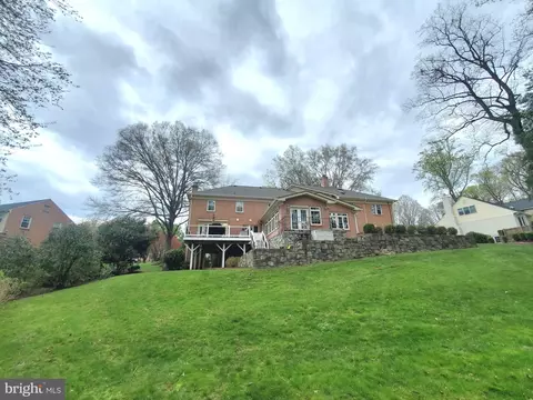 Exterior - 7713 Crossover Dr, Mclean, VA 22102 photo 6 of 14
