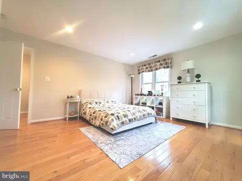 Bedroom - 7713 Crossover Dr, Mclean, VA 22102 photo 8 of 10
