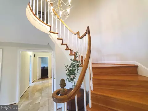 Entry Way - 7713 Crossover Dr, Mclean, VA 22102 photo 3 of 10