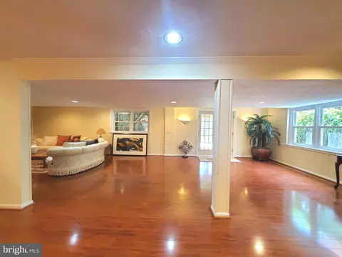 Bath - 7713 Crossover Dr, Mclean, VA 22102 photo 8 of 9