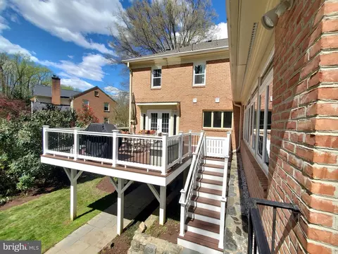 Exterior - 7713 Crossover Dr, Mclean, VA 22102 photo 9 of 14