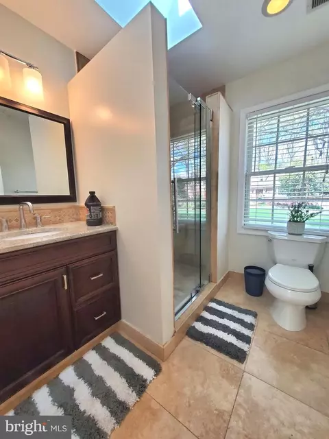 Bath - 7713 Crossover Dr, Mclean, VA 22102 photo 4 of 9