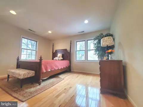 Bedroom - 7713 Crossover Dr, Mclean, VA 22102 photo 10 of 10