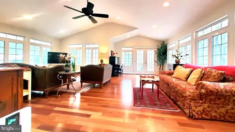 Living - 7713 Crossover Dr, Mclean, VA 22102 photo 2 of 9