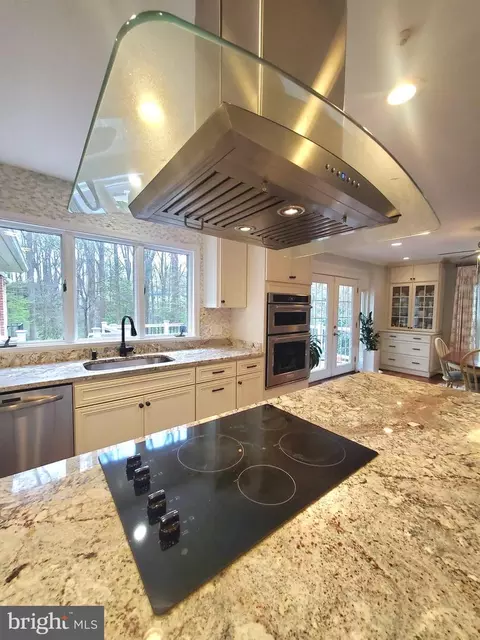 Kitchen - 7713 Crossover Dr, Mclean, VA 22102 photo 5 of 5