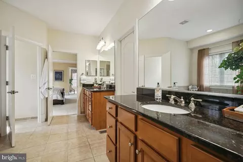 Bath - 9214 Marovelli Forest Dr, Lorton, VA 22079 photo 3 of 8