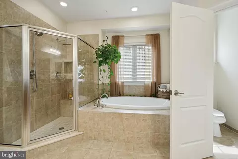 Bath - 9214 Marovelli Forest Dr, Lorton, VA 22079 photo 5 of 8