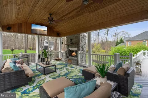 Exterior - 9214 Marovelli Forest Dr, Lorton, VA 22079 photo 10 of 17