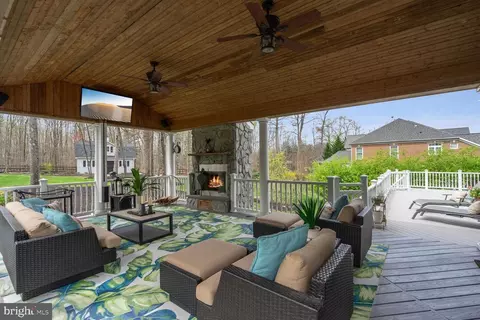 Exterior - 9214 Marovelli Forest Dr, Lorton, VA 22079 photo 9 of 17