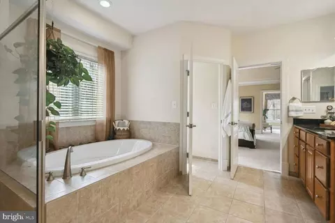 Bath - 9214 Marovelli Forest Dr, Lorton, VA 22079 photo 2 of 8