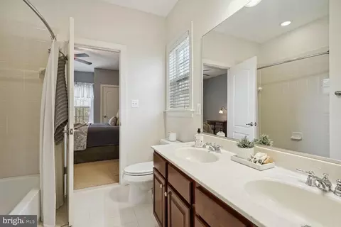 Bath - 9214 Marovelli Forest Dr, Lorton, VA 22079 photo 7 of 8
