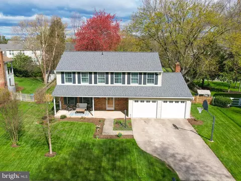 13038 Monterey Estates Dr, Herndon, VA 20171