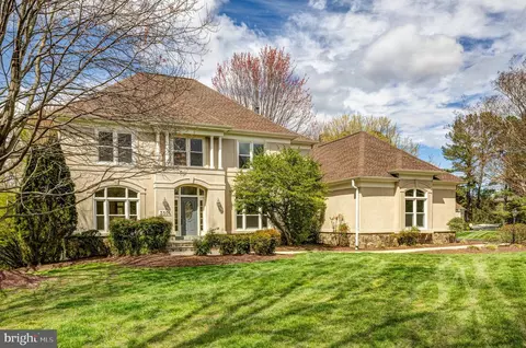 3504 Fox Land Ct, Oakton, VA 22124