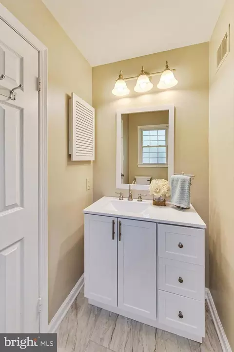 Bath - 7399 Shady Palm Dr, Springfield, VA 22153 photo 3 of 5