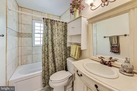 Bath - 7399 Shady Palm Dr, Springfield, VA 22153 photo 5 of 5