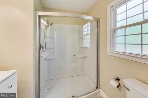 Bath - 7399 Shady Palm Dr, Springfield, VA 22153 photo 4 of 5