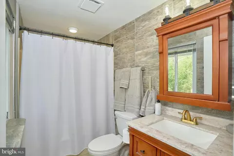Bath - 7916 Orange Plank Rd, Springfield, VA 22153 photo 1 of 4