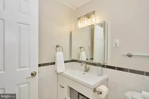 Bath - 7916 Orange Plank Rd, Springfield, VA 22153 photo 3 of 4