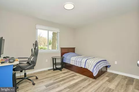 Bedroom - 7916 Orange Plank Rd, Springfield, VA 22153 photo 4 of 9