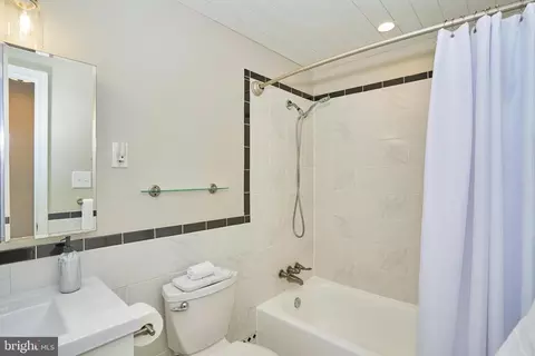 Bath - 7916 Orange Plank Rd, Springfield, VA 22153 photo 2 of 4
