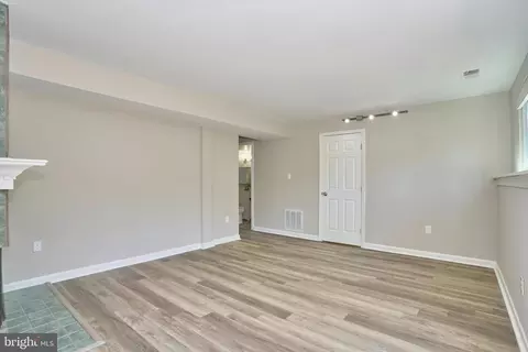 Living - 7916 Orange Plank Rd, Springfield, VA 22153 photo 6 of 6