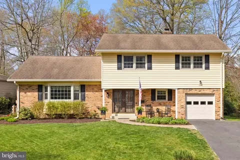 8406 Brewster Dr, Alexandria, VA 22308