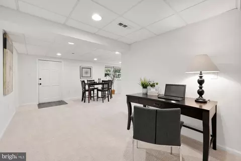 Living - 7208 Wesley Rd, Springfield, VA 22150 photo 11 of 12