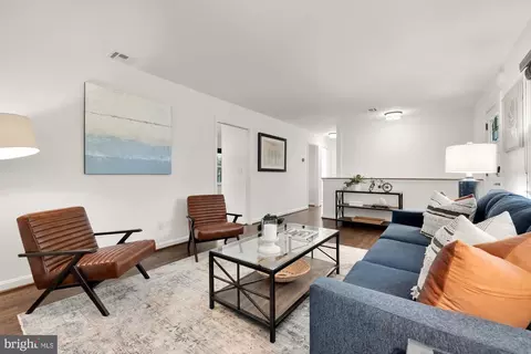 Living - 7208 Wesley Rd, Springfield, VA 22150 photo 5 of 12