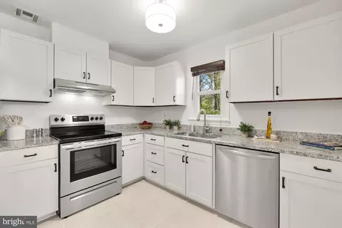 Kitchen - 7208 Wesley Rd, Springfield, VA 22150 photo 3 of 4