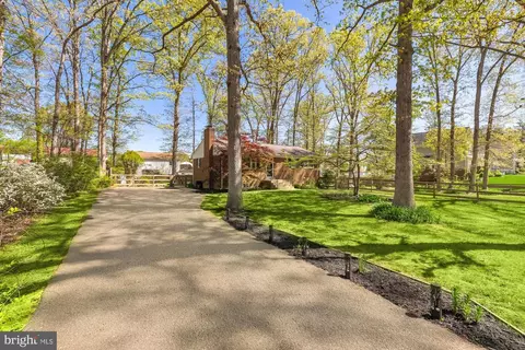 Exterior - 7208 Wesley Rd, Springfield, VA 22150 photo 3 of 11