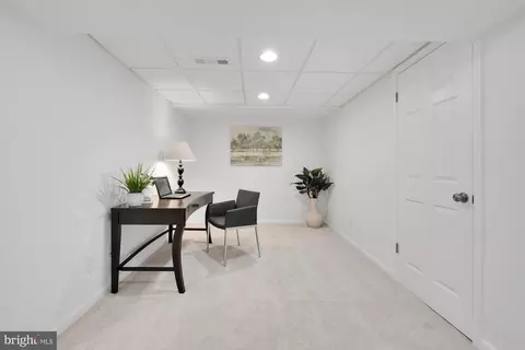 Dining - 7208 Wesley Rd, Springfield, VA 22150 photo 5 of 5