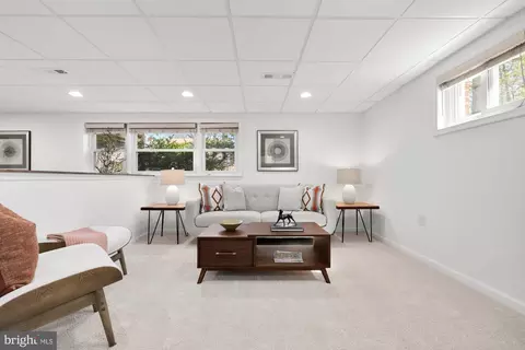 Living - 7208 Wesley Rd, Springfield, VA 22150 photo 7 of 12