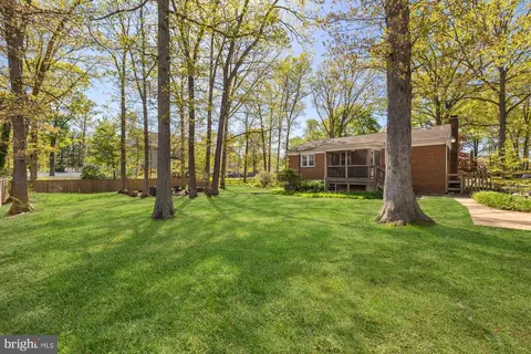 Exterior - 7208 Wesley Rd, Springfield, VA 22150 photo 7 of 11