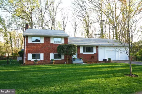 7101 Larrlyn Dr, Springfield, VA 22151 photo 1