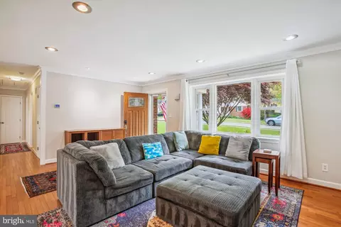 Living - 5503 Atlee Pl, Springfield, VA 22151 photo 2 of 6
