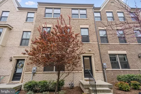 3751 Signal Knob Ct, Falls Church, VA 22041