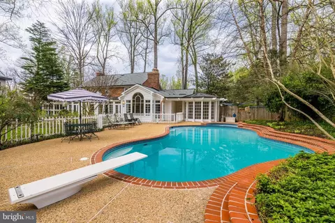 Exterior - 8509 Brook Rd, Mclean, VA 22102 photo 13 of 22