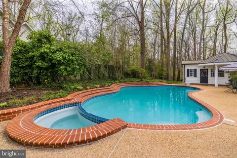 Exterior - 8509 Brook Rd, Mclean, VA 22102 photo 11 of 22