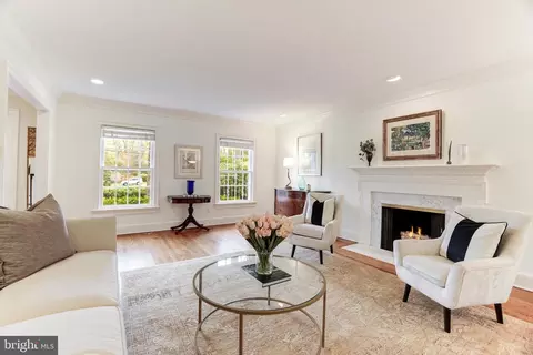 Living - 8509 Brook Rd, Mclean, VA 22102 photo 3 of 16