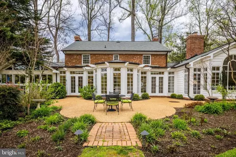 Exterior - 8509 Brook Rd, Mclean, VA 22102 photo 17 of 22