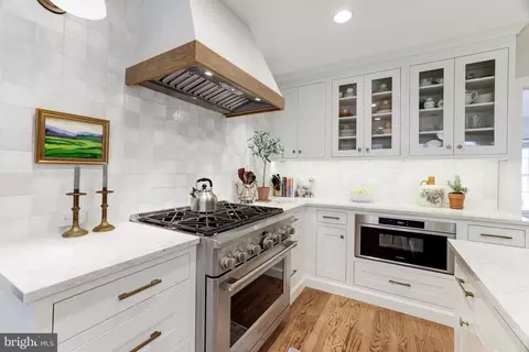 Kitchen - 8509 Brook Rd, Mclean, VA 22102 photo 10 of 14